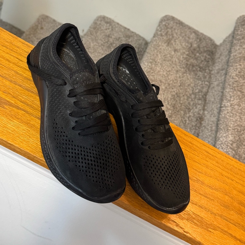 CROCS Women’s Black Sneakers